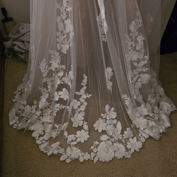 Allure Bridals Cream and White Wedding Dress - Picture 5 of 8